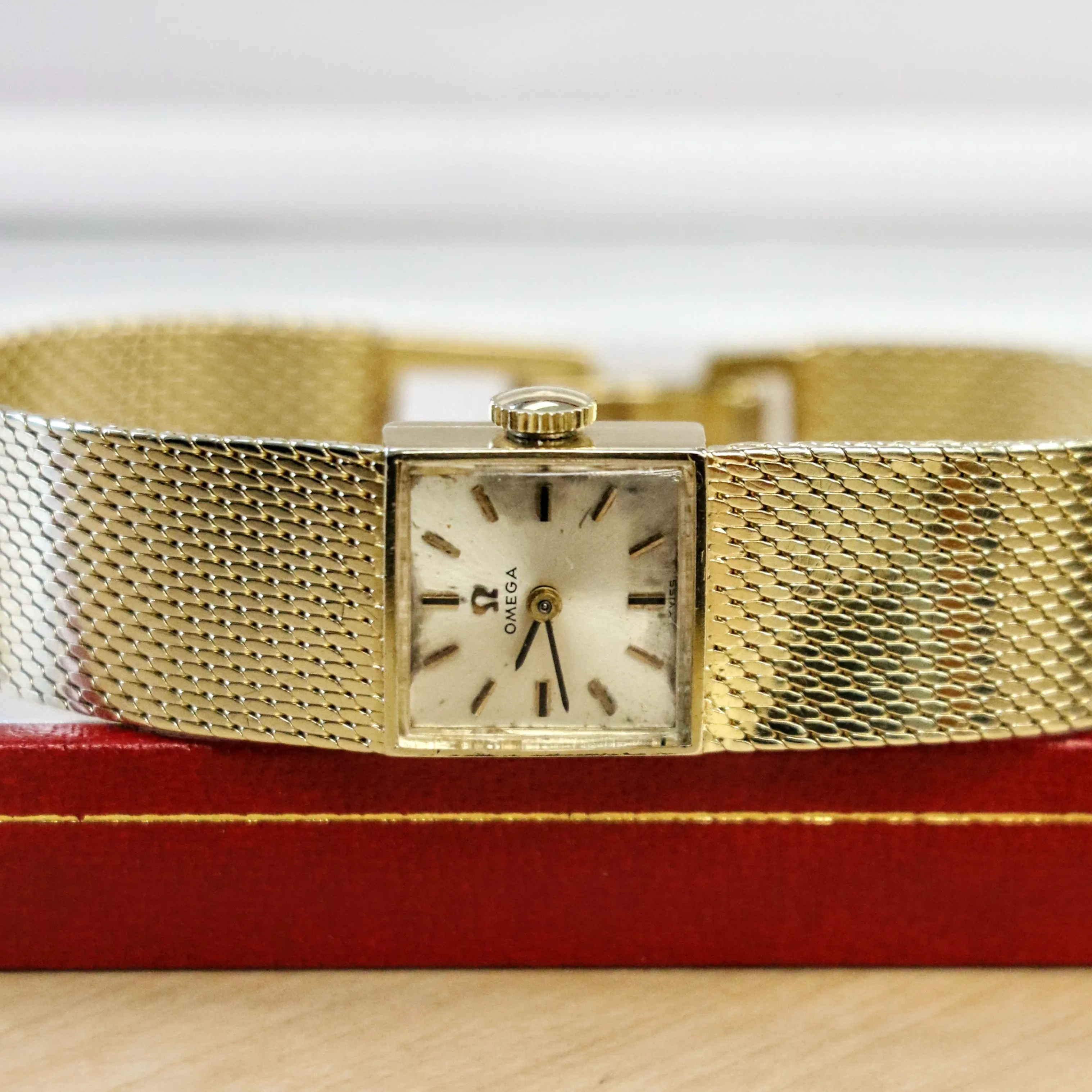 1968 OMEGA Ladies Dress Wristwatch 14K Yellow GOLD Ref. AA8927 Cal. 484 Vintage Watch
