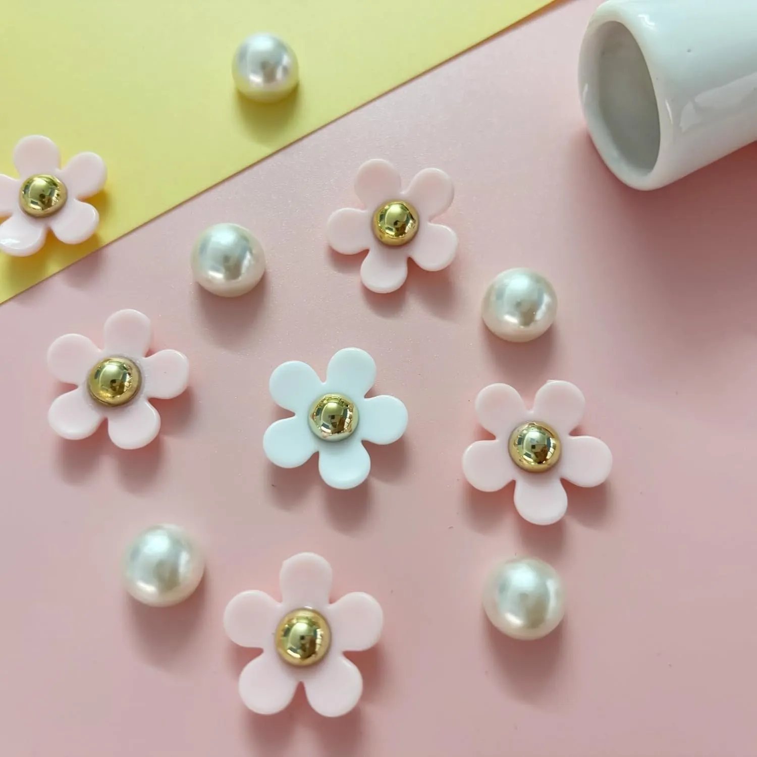 Daisy Flower Chains Charm for Women, Cute Flower Shoe Charms for Clog Sandals, Bling Butterfly Shoe Chains for Girls, Party Favor