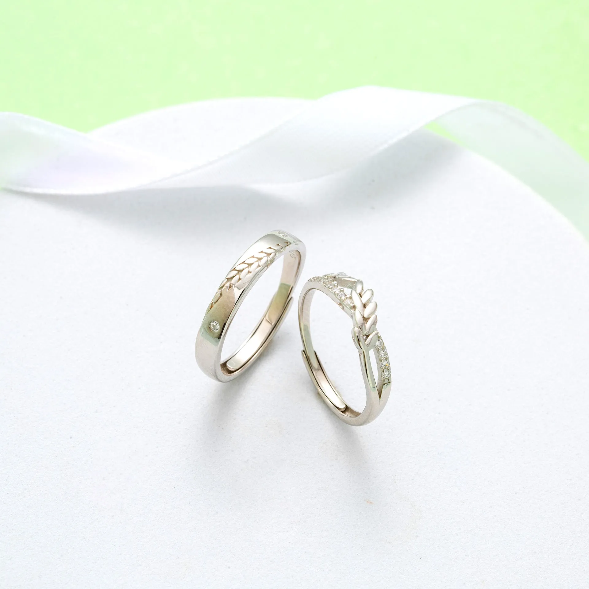 Leaf with zircons 925 silver couple rings