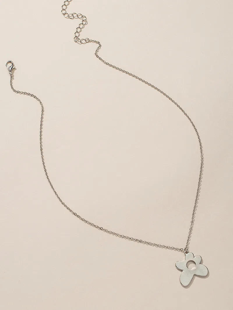 Metallic Floral Pendant Choker Necklace - Stylish European Design