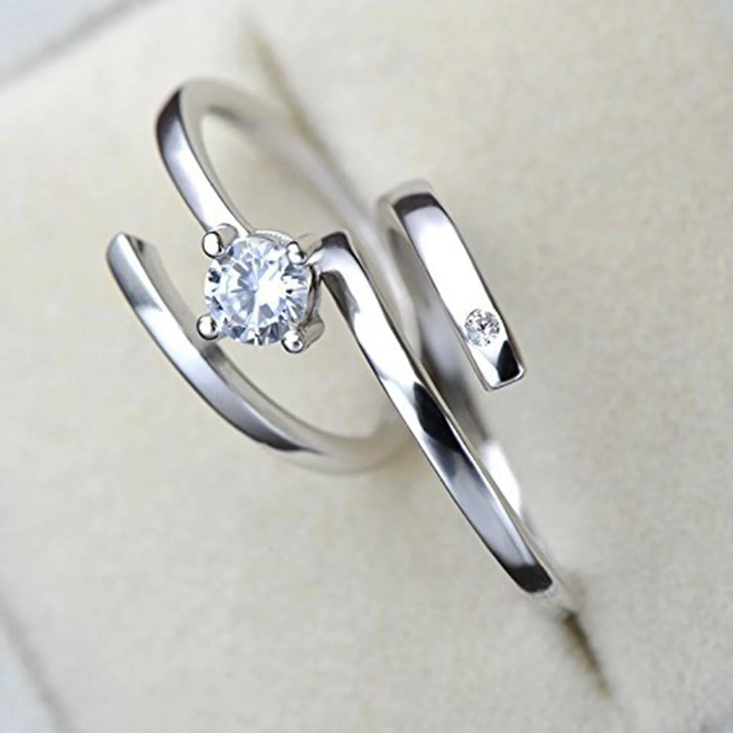 Solitare Couple Ring Set With Cubic Zirconia and Crystal